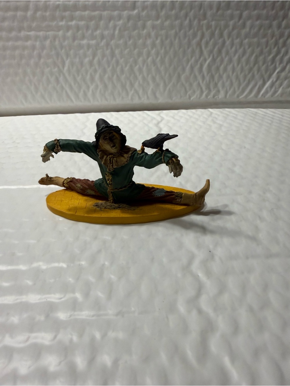Wizard of OZ scarecrow movie figurine